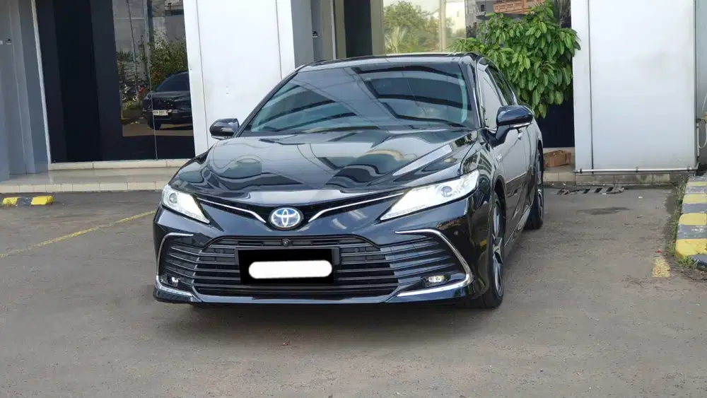 Km30rb toyota camry hybrid tss 2023 hitam sunroof audio jbl