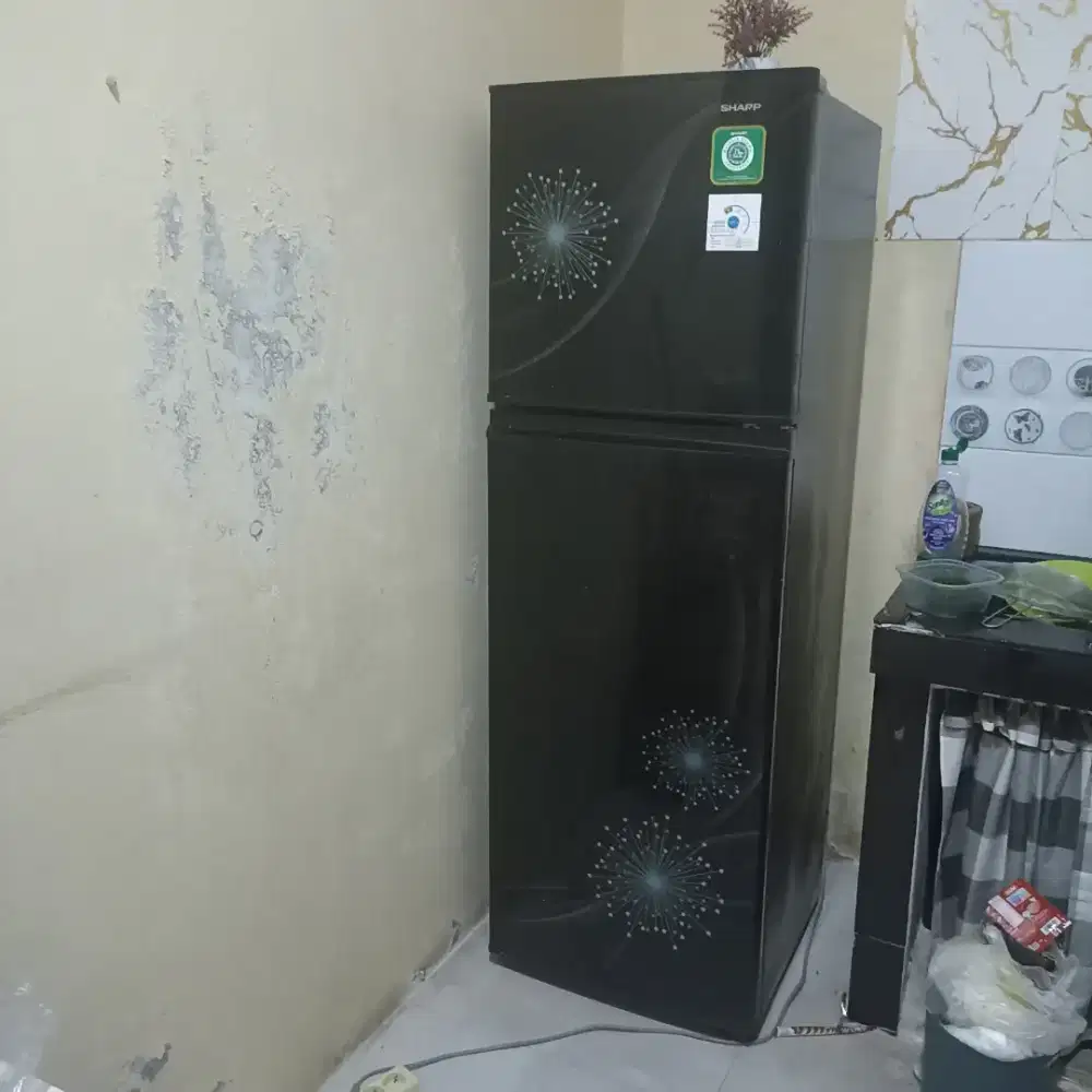 Sharp 2 pintu warna hitam