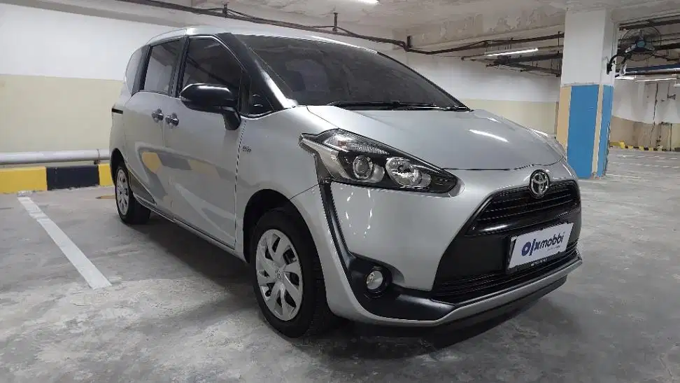 DP MURAH Toyota Sienta 1.5 E Bensin-MT 2016 Silver CAGJD