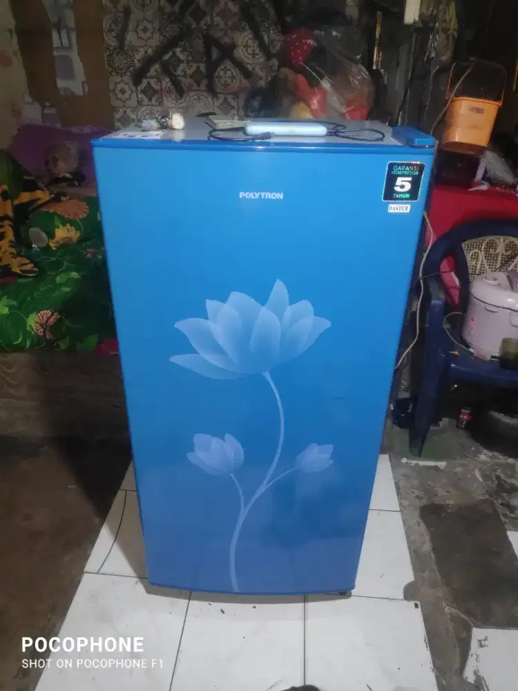 Kulkas merk Polytron