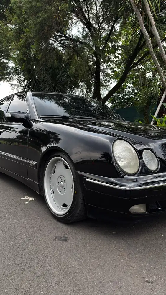 Mercedes-Benz E240  mulus