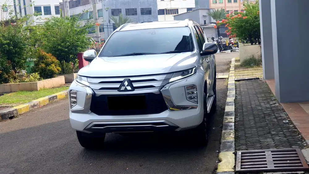 Km24rb mitsubishi pajero sport dakar 2023 pakai 2024 putih sunroof
