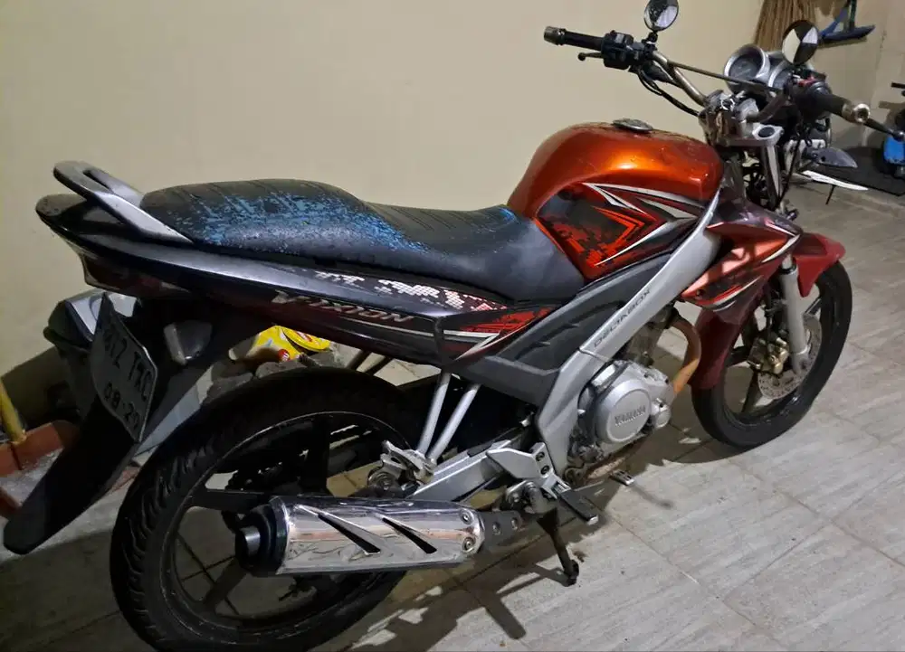 Dijual motor vixion tahun 2009.