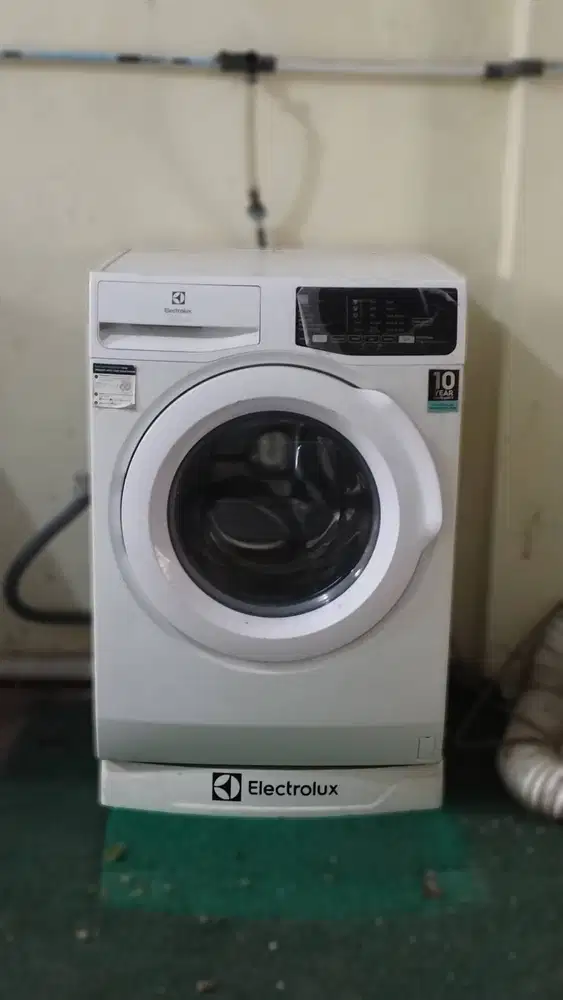 Electrolux 9KG Front Load - Low Watt, Hemat Listrik, Mulus