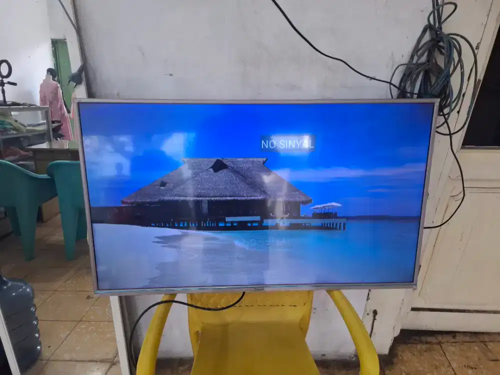 LED Tv 43 inch Minus Layar Bergaris