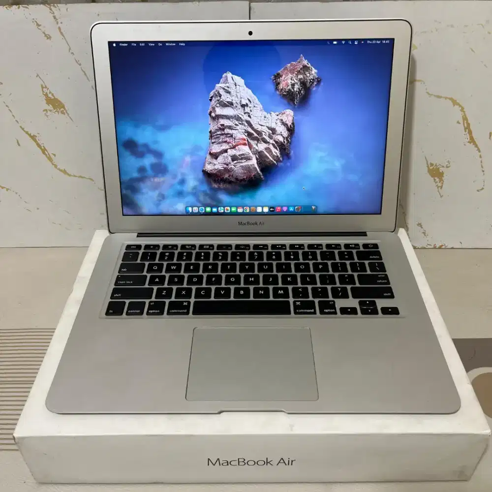 Macbook Air 13-inch, 2017.