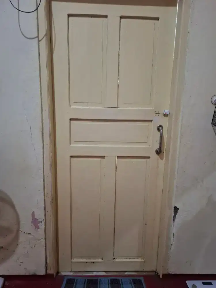 Pintu Kayu Kamar Mandi