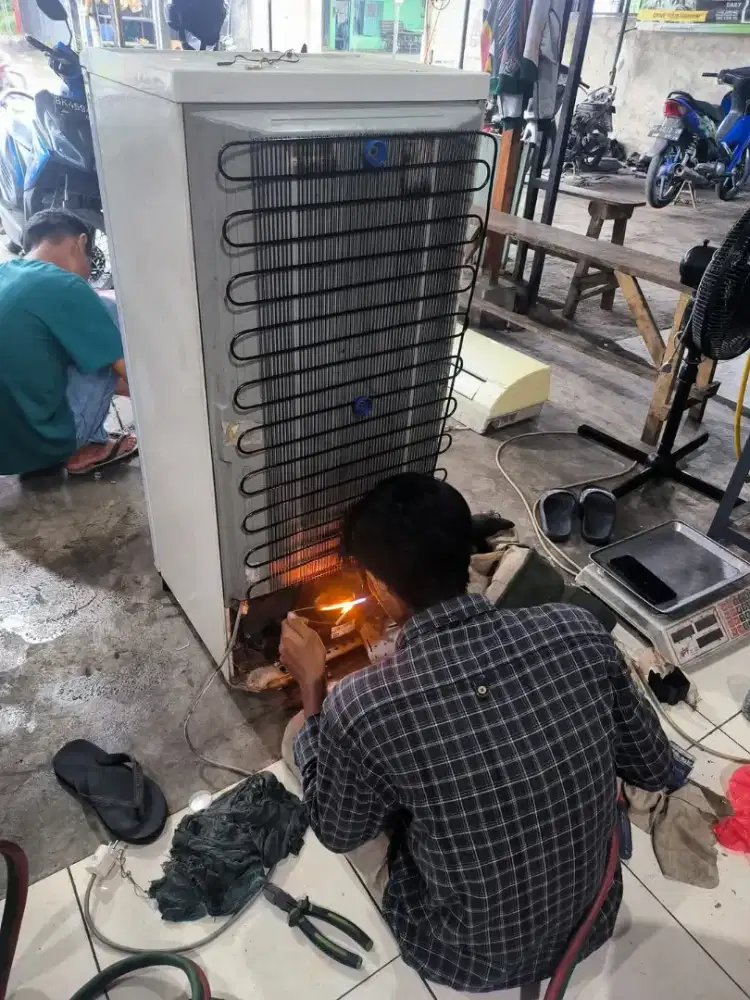 SERVICE KULKAS DAN FREZER