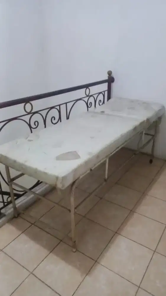 Bed facial/lulur/eyelash & 2 kursi besi stylist putar