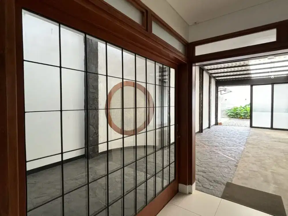 Ruang Usaha Sayap dago SANGAT STRATEGIS DI PUSAT KOTA BANDUNG DENGAN KONSEP JEPANG COCOK UNTUK CAFE RESTO