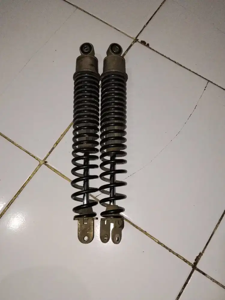 Di buat cepat pelek sama shok bener ori PCX 150