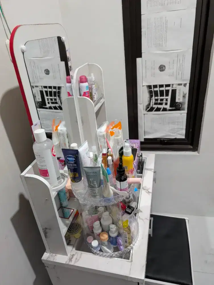 Meja rias Marble kursi + Lampu