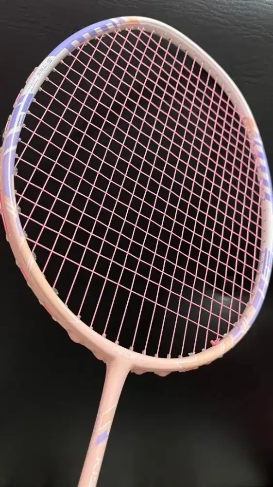 Raket Badminton Felet Kisona 21 + Senar Hundred Z63