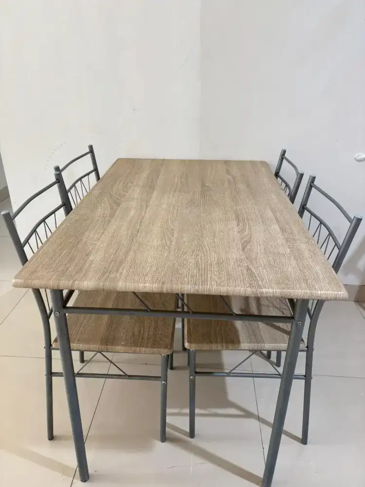 1 set kursi dan meja makan