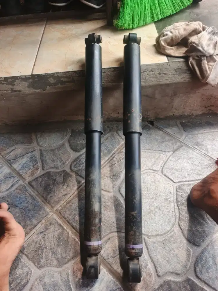 Shockbreaker Belakang Sigra Calya copotan ori