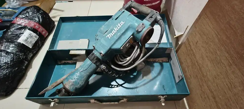 Mesin bobok beton tembok jack hammer makita HM 1306