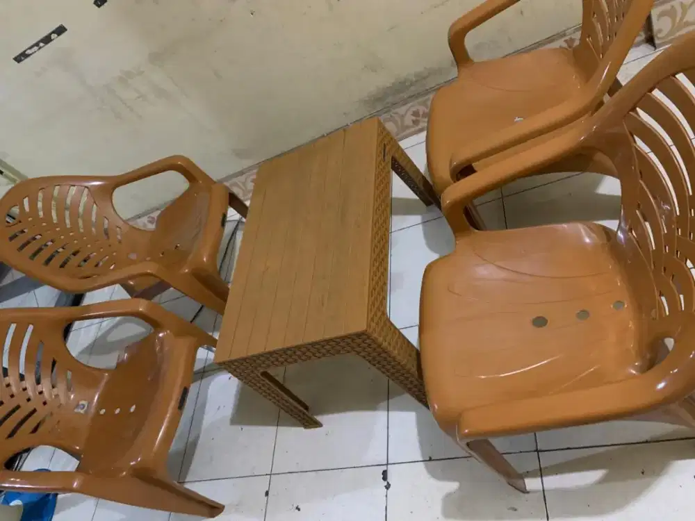 Kursi plastik Napoli