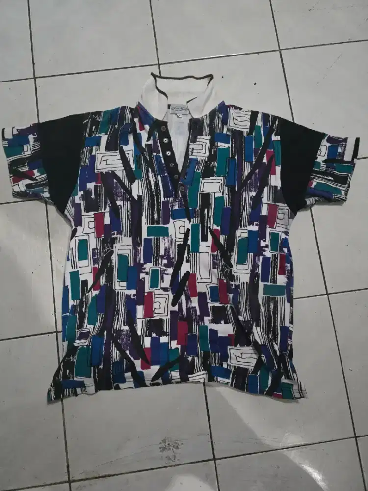 kaus phoenix ukuran m tapi bisa utk yg L jg