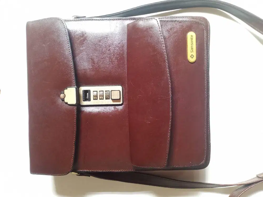 Tas Selempang Samsonite Berbahan kulit