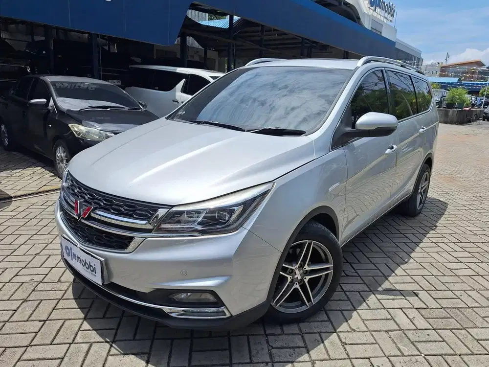 DP 1 JUTA Wuling Cortez 1.5 CT L Bensin-AT 2019 Silver CPKJB