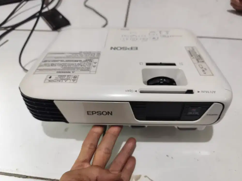 Proyektor Epson EB X36 — Siap Presentasi, Lengkap Remote & Tas