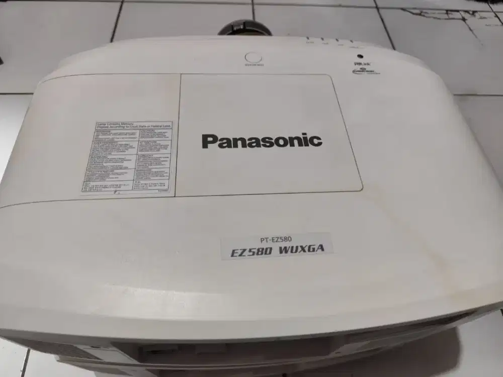 Proyektor Panasonic PT-EZ580 WUXGA | Jam Pemakaian Rendah 100H+ |