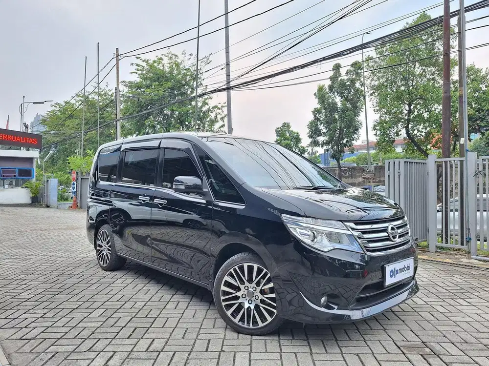 TDP 1 JUTA Nissan Serena 2.0 Bensin-AT 2017 Hitam CSXPB