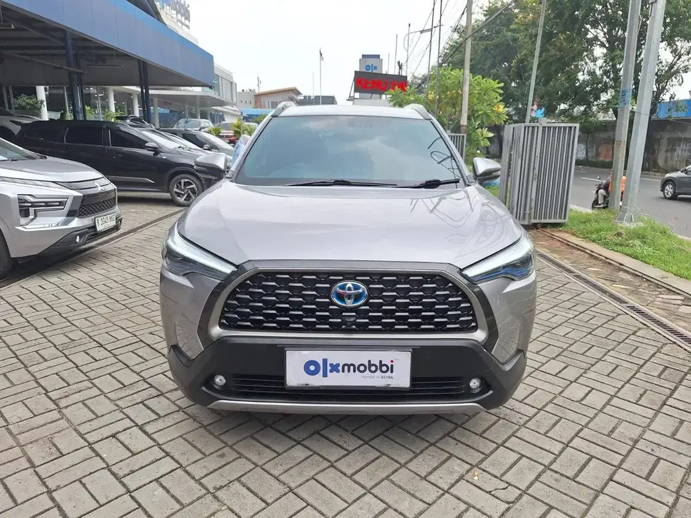 DP 1 JUTA Toyota Corolla 1.8 Cross Hybrid Bensin-AT 2022 Abu-Abu CRKOB