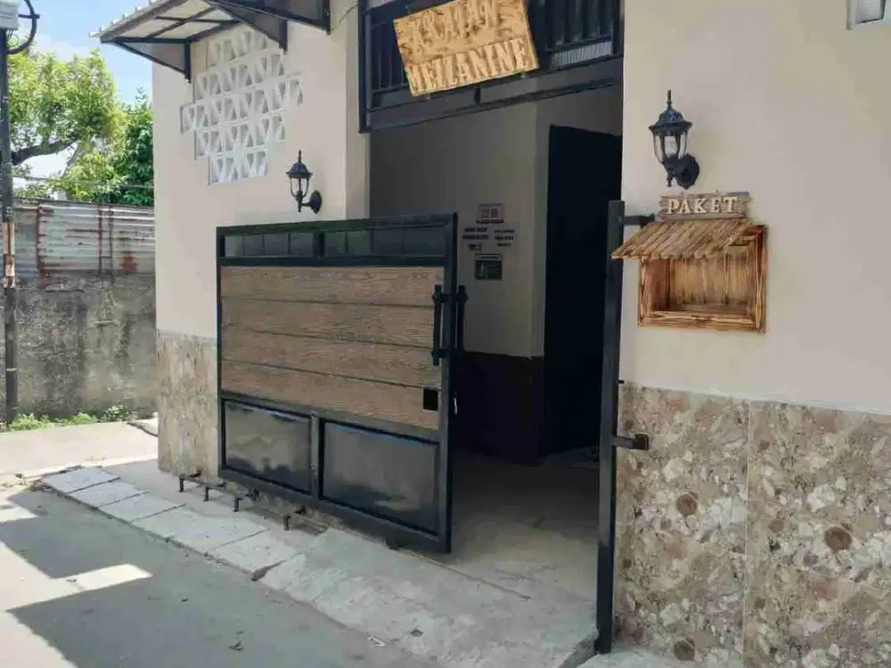 Di Jual kost an Mezanine 12 pintu