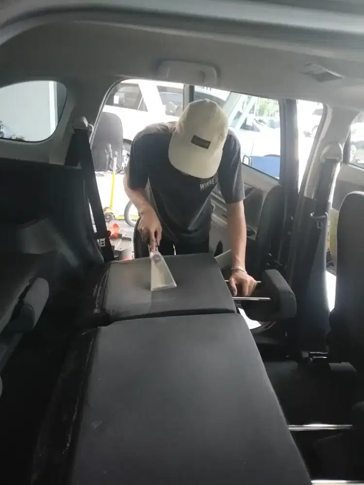 Cuci jok mobil dan interior