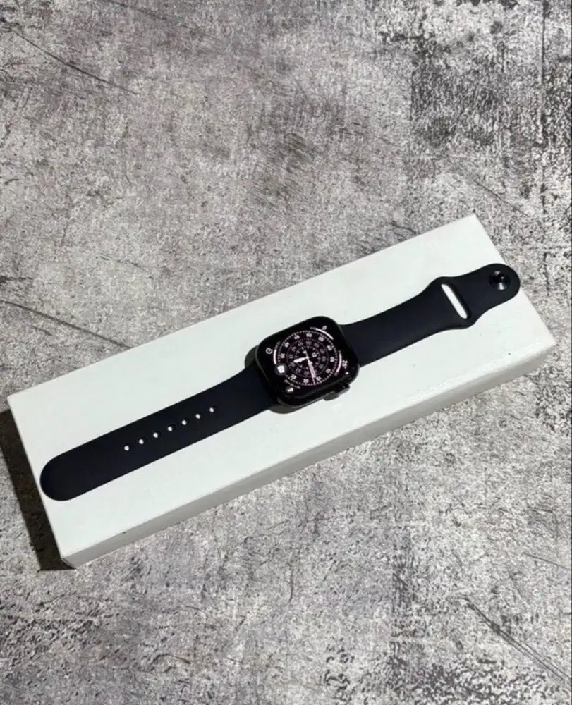 Apple Watch Series 11 42mm Jet Black ( GARANSI ON IBOX DESEMBER 2026 )