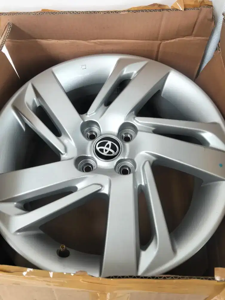 Velg R16 OEM Toyota raize type G