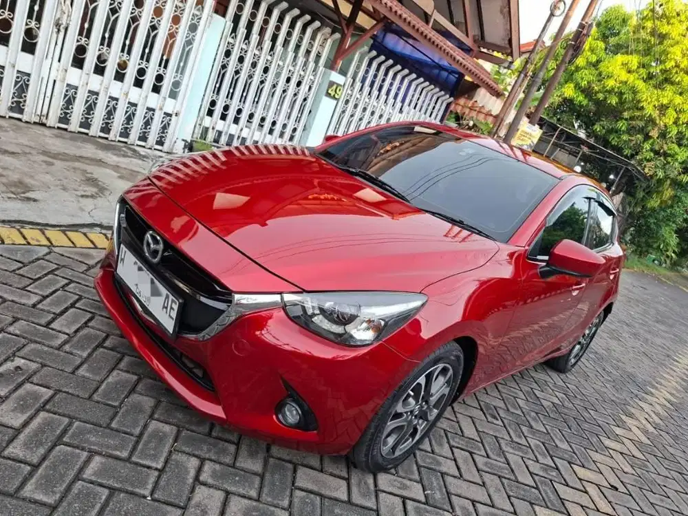 Mazda 2 Skyactiv 1.5 Bensin Matic/At 2015 Kondisi Sangat Bagus Terawat