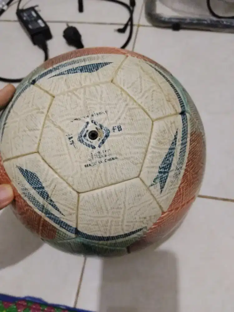 Dijual bola sepak