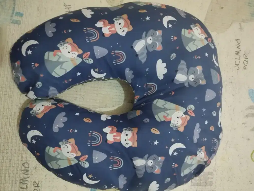 Bantal menyusui no brand