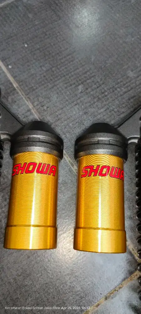 Shock belakang Honda ADV 160 merk SHOWA copotan