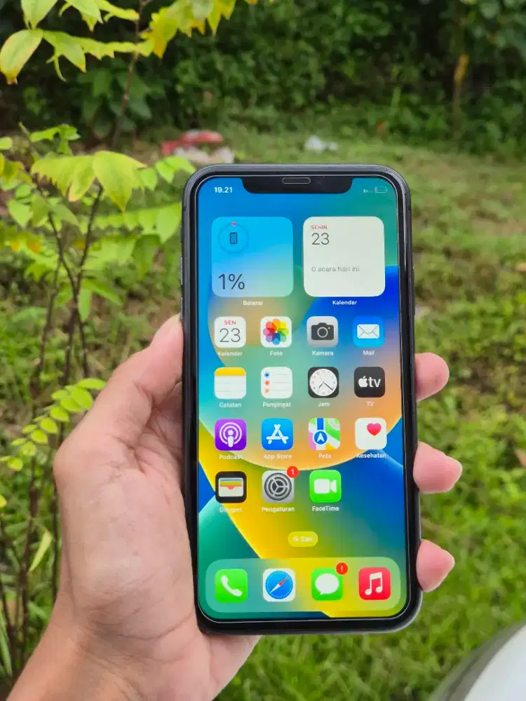 Iphone 11 black bekas ibox 64gb