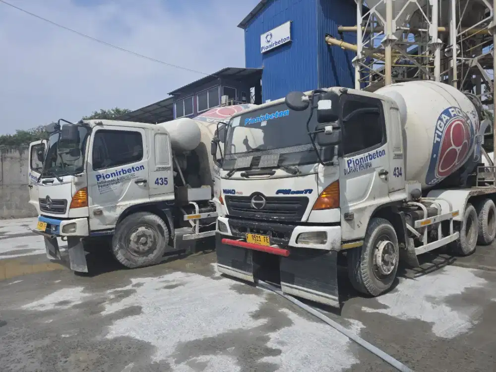 Truck mixer Hino lohan tahun 2014