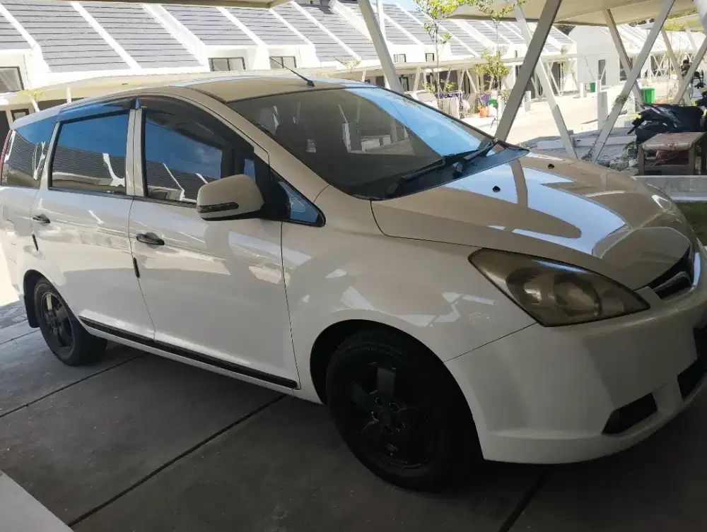 mobil keluarga tiga baris Proton Exora