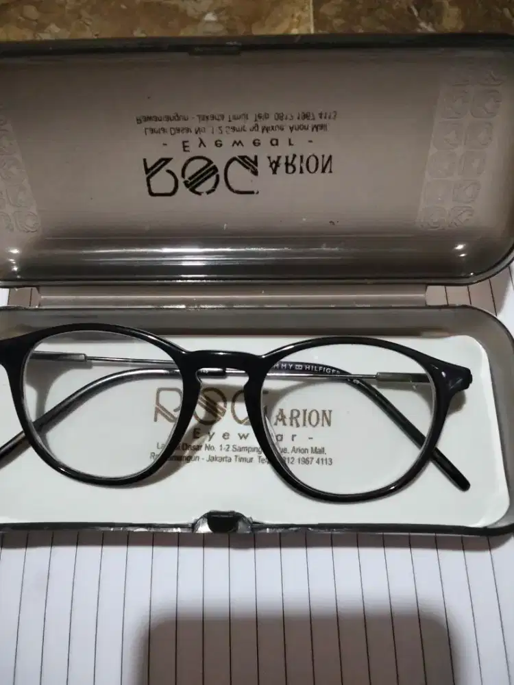 Jual kaca mata minus Tommy Hilfiger mulus