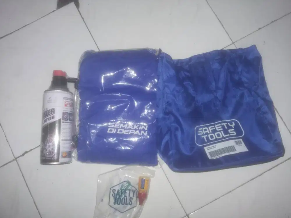 Jas hujan masih baru