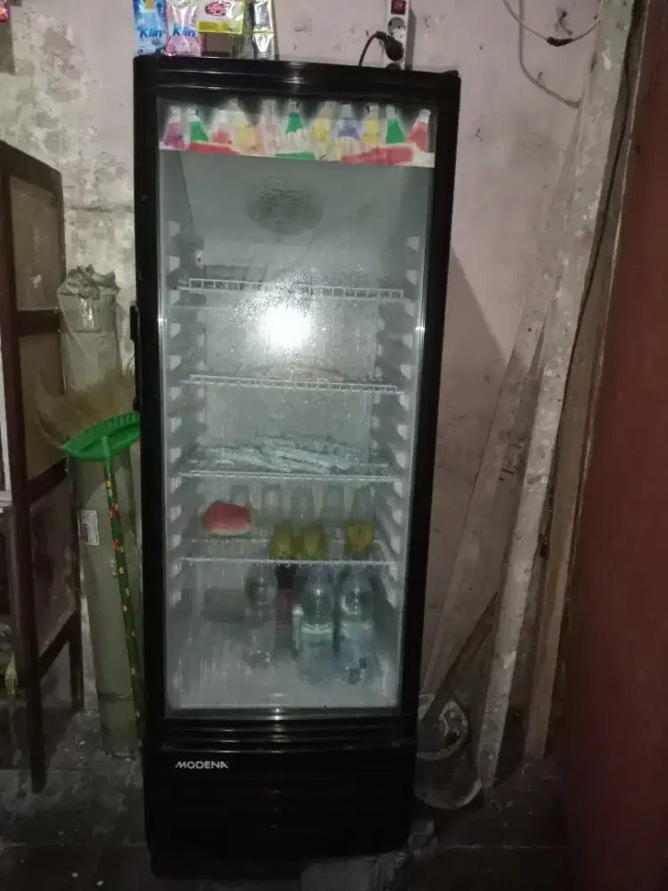 Showcase Modena /freezer/kulkas display minuman