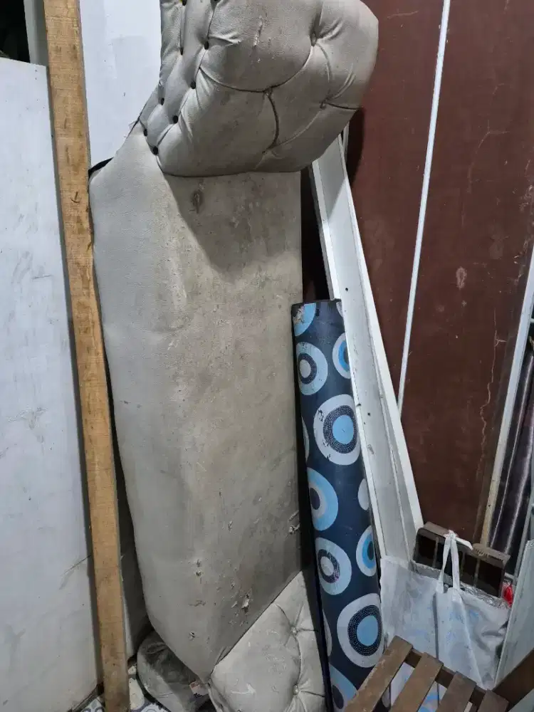 Sofa Gratis ambil sendiri ke rumah