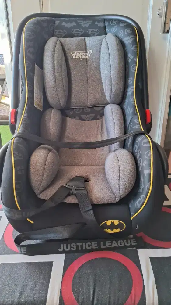 Car seat tempat duduk bayi dimobil