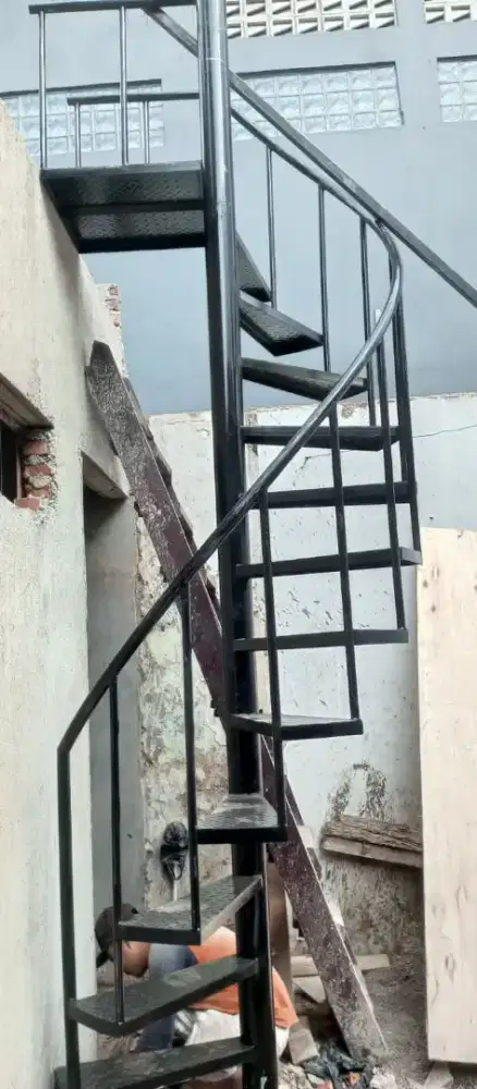Menerima pemasangan tangga putar tangga rebah bahan plat besi papan