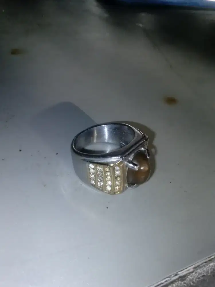 Cincin batu permata