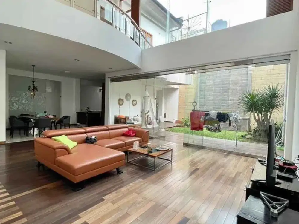 Rumah lux lokasi favorit setrasari sukahaji