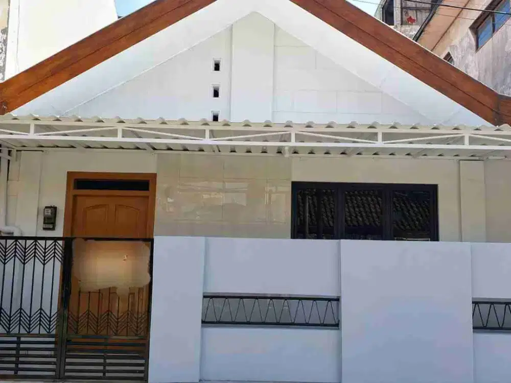 RUMAH DI JL KARANGWULAN BARAT BRUMBUNGAN SEMARANG TENGAH