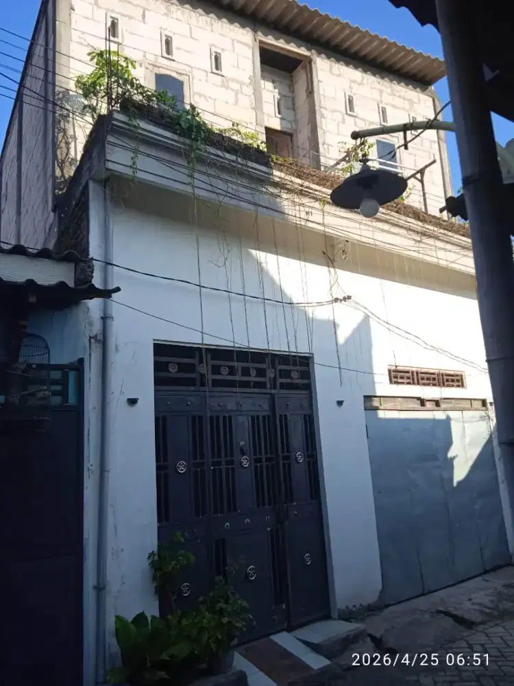 Rumah 2 lantai full dek