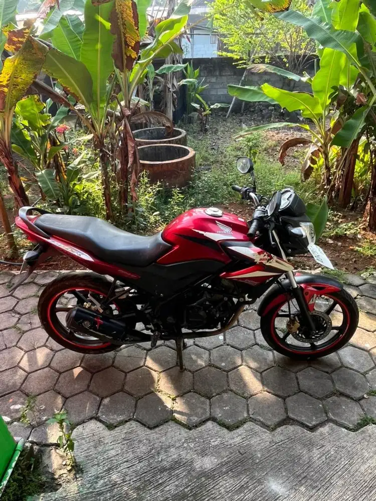 Dijual Cepat Honda cb150r old 2014 KM Rendah Nego Sampai Jadi
